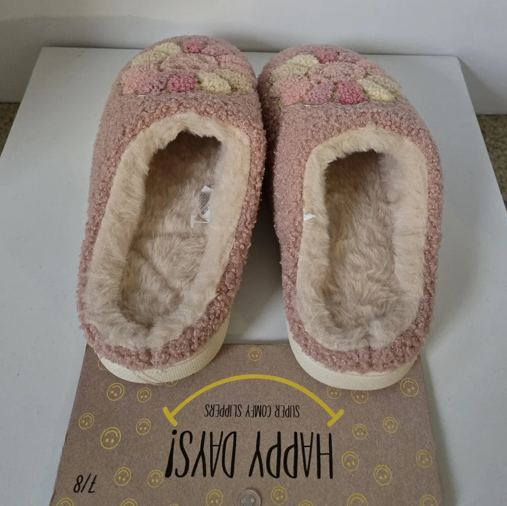 Danbar/Pink Fuzzy Slippers with Smiley Flower Design‎
